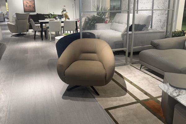 Крутящееся кресло 80.KF.A2215 в коже